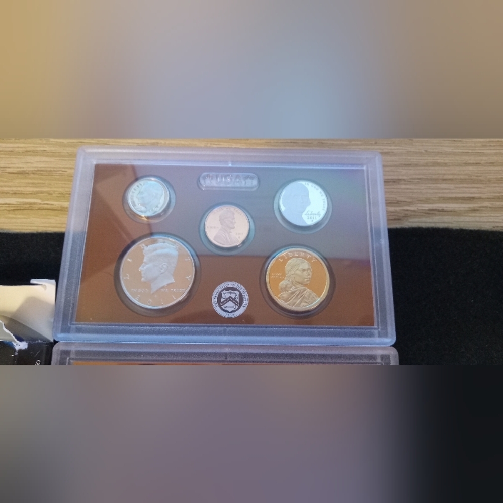 2011 United States Mint Proof Set - Black & Gold Box - Picture 3 of 7